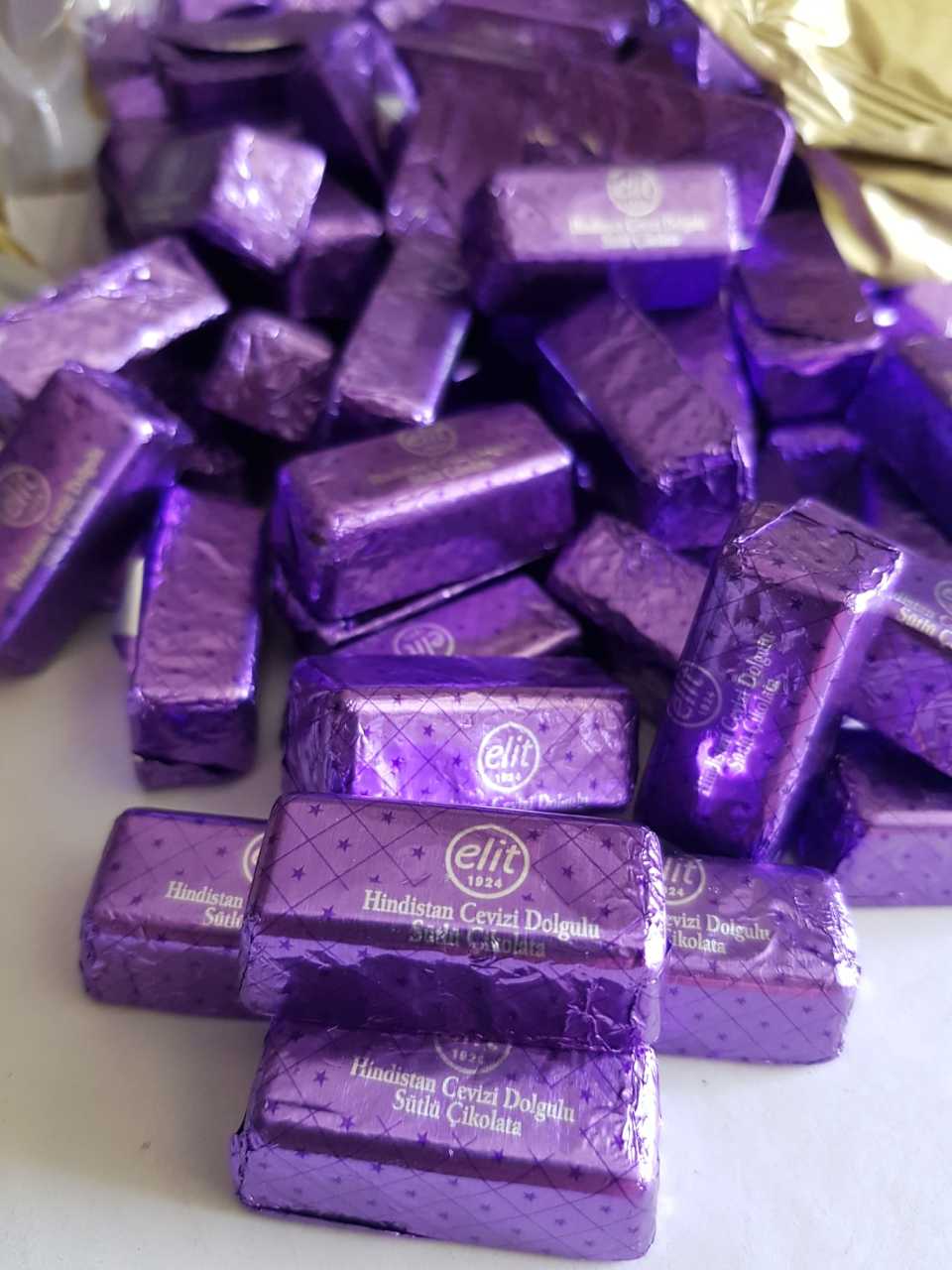 Hindistan Cevizli Krema Dolgulu Sütlü Çikolata